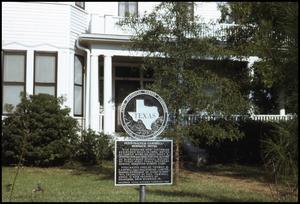 [Texas Historical Commission Marker: Pennybacker-Campbell-Wommack House] [Texas Historical Commission Marker: Pennybacker-Campbell-Wommack House]