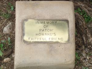 Memorial plaque for Robert E. Howards dog Patch