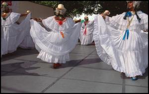 [Panamanian Folk Dance Performance]