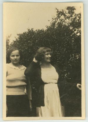 Primary view of object titled '[Eula Wallace Gilmore and Eugenia Wallace]'.