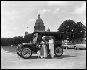 1910 Auto with Capitol Building