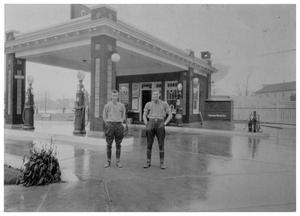 [Filling Station at Green Avenue and Fifth Street]