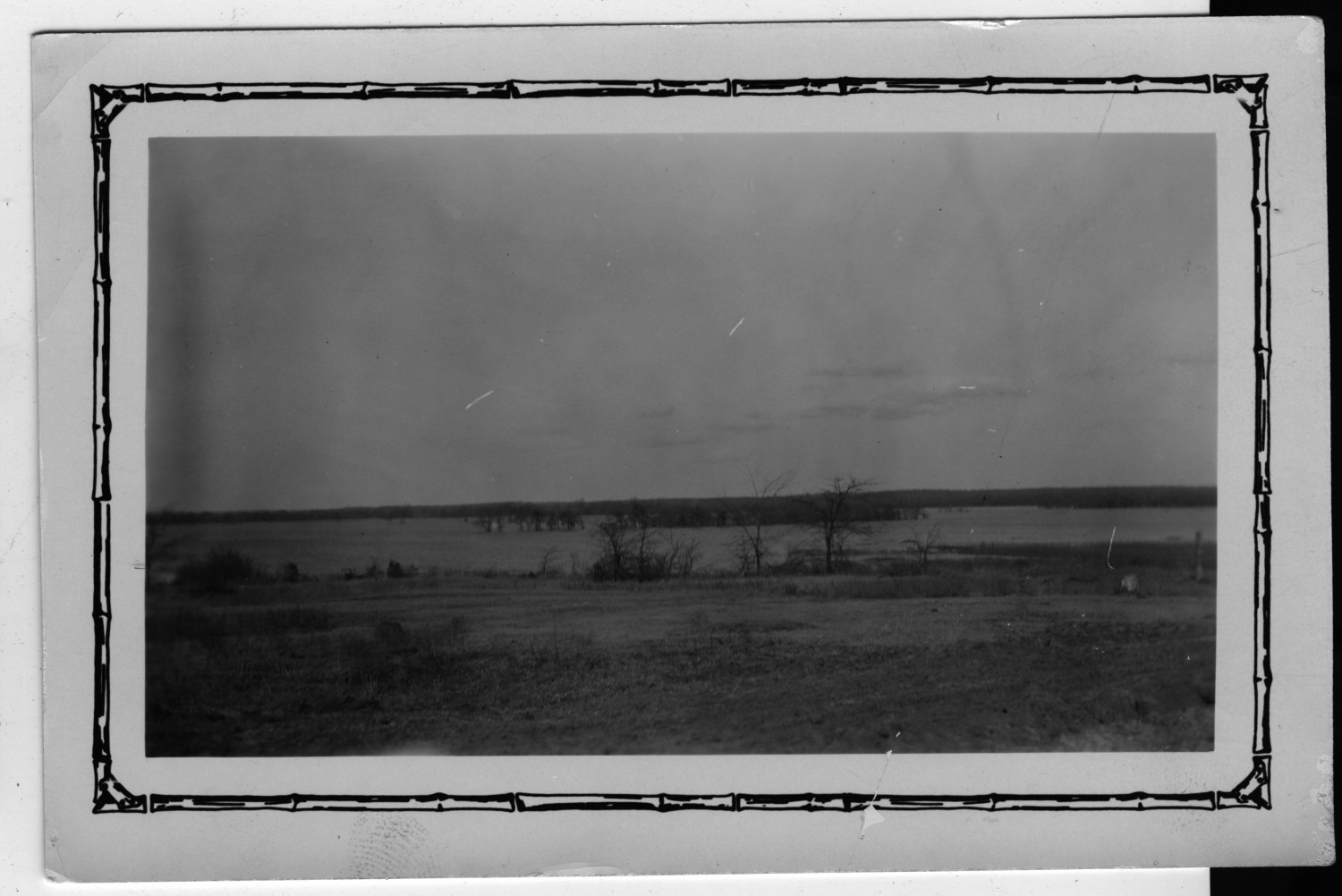 [Flood of Spring 1927, Lake Dallas at Camp Fisher before the completion of the new dam]
                                                
                                                    [Sequence #]: 1 of 1
                                                