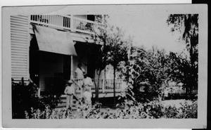 Primary view of object titled '[Albert Hartman Home in Cuero TX.]'.