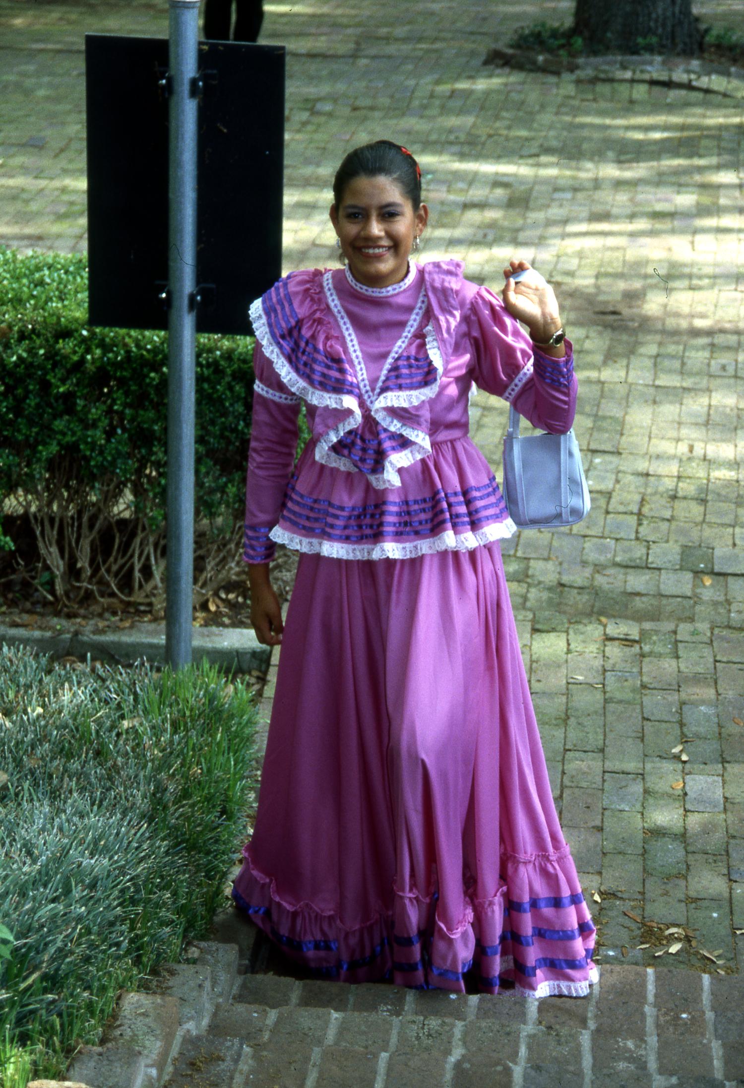 [Unidentified woman in traditional Mexican dress] - The Portal to Texas