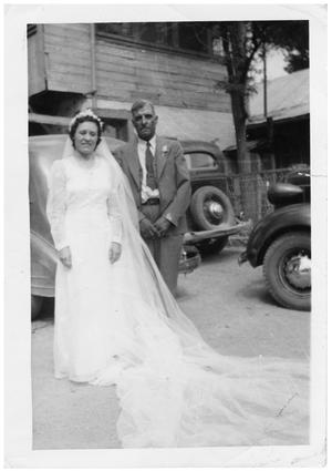 [Wedding photo of Jose Ceniceros and Victoria Rede Ceniceros]