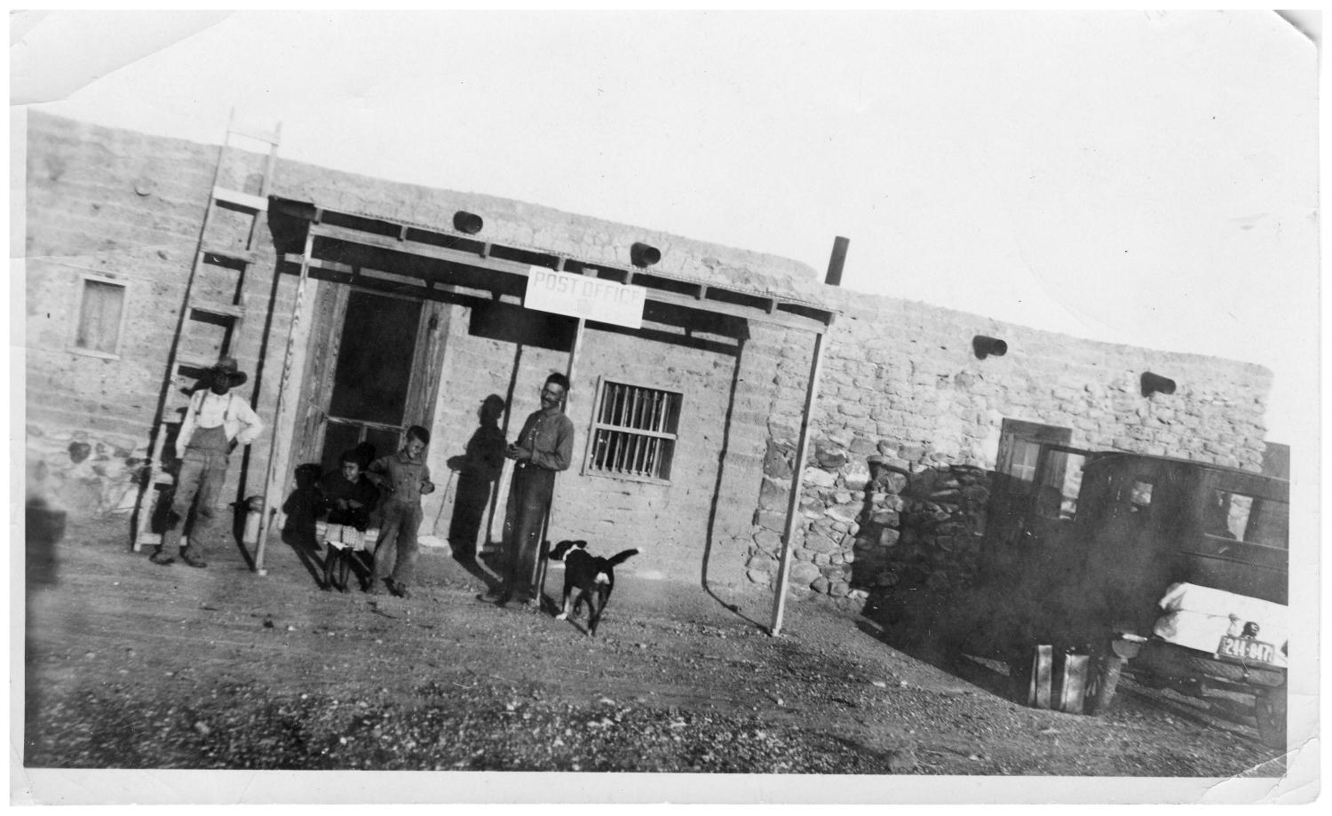 [Post office in Casa Piedra, 1925]
                                                
                                                    [Sequence #]: 1 of 1
                                                