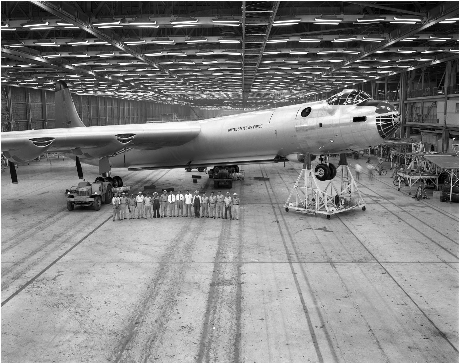 Б 36 размеры. Самолёт Convair b 36. Convair b-36 Peacemaker. B 36 И B 29. B-36 Миротворец.