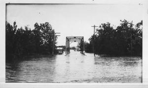 [Bayou Bridge in Richmond, Texas during the flood of 1899 or 1913.]