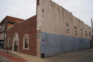 [Photograph of a Building in Lufkin]