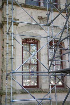 [Scaffolding by Courthouse]