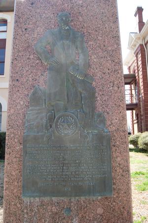 [Close-Up of Monument to Baron of Bastrop]