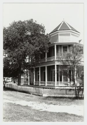 [Page-Decrow-Weir House Photograph #1]