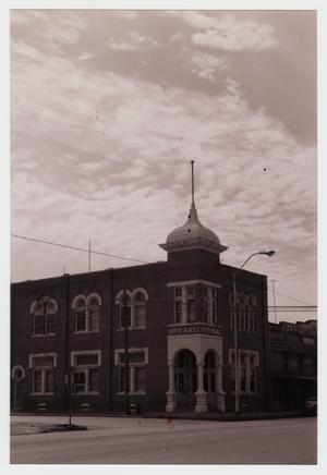 [Granger City Hall (Farmers State Bank) Photograph #1]