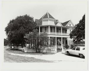 [Page-Decrow-Weir House Photograph #4]