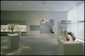 Primary view of object titled 'Dallas Museum of Art Installation: Pre-Columbian Art, 1992 [Photograph DMA_90018-12]'.