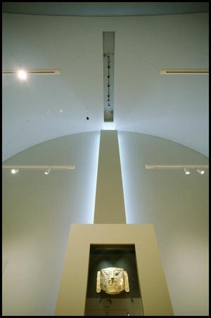Dallas Museum of Art Installation: Museum of the Americas, 1993 [Photograph DMA_90004-048]
