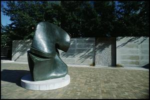Henry Moore, Sculpting the 20th Century [Photograph DMA_1606-51]