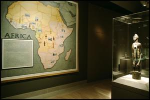 Dallas Museum of Art Installation: Arts of Africa, Asia and Pacific [Photograph DMA_90008-02]