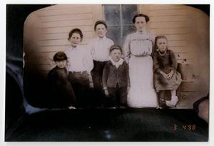 [Photograph of the Children of Almis and Alice Newton]