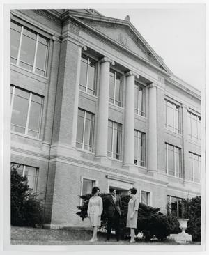 Primary view of object titled '[Photograph of Students in Front of Old Main]'.