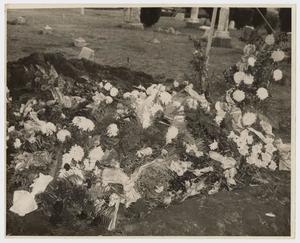 [Photograph of the Grave of Stonewall Jackson Guthrie]