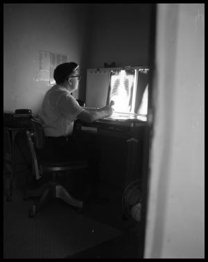 Dr. V.H. Shoultz Using Hendrick Hospital's Cobolt Machine