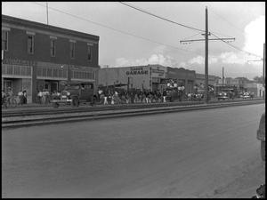 Primary view of object titled '[Parade on Alameda Avenue in El Paso,Texas]'.