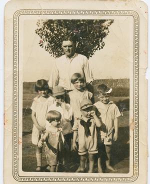 Primary view of object titled '[Wesley Harshbarger and Family]'.