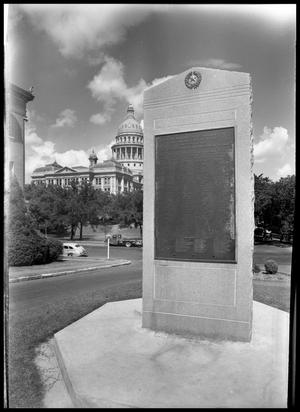 Primary view of object titled '[Monument and Texas State Capitol Building]'.