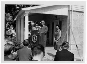 Primary view of object titled '[Lyndon Johnson Speaking Outside of the Texas White House]'.