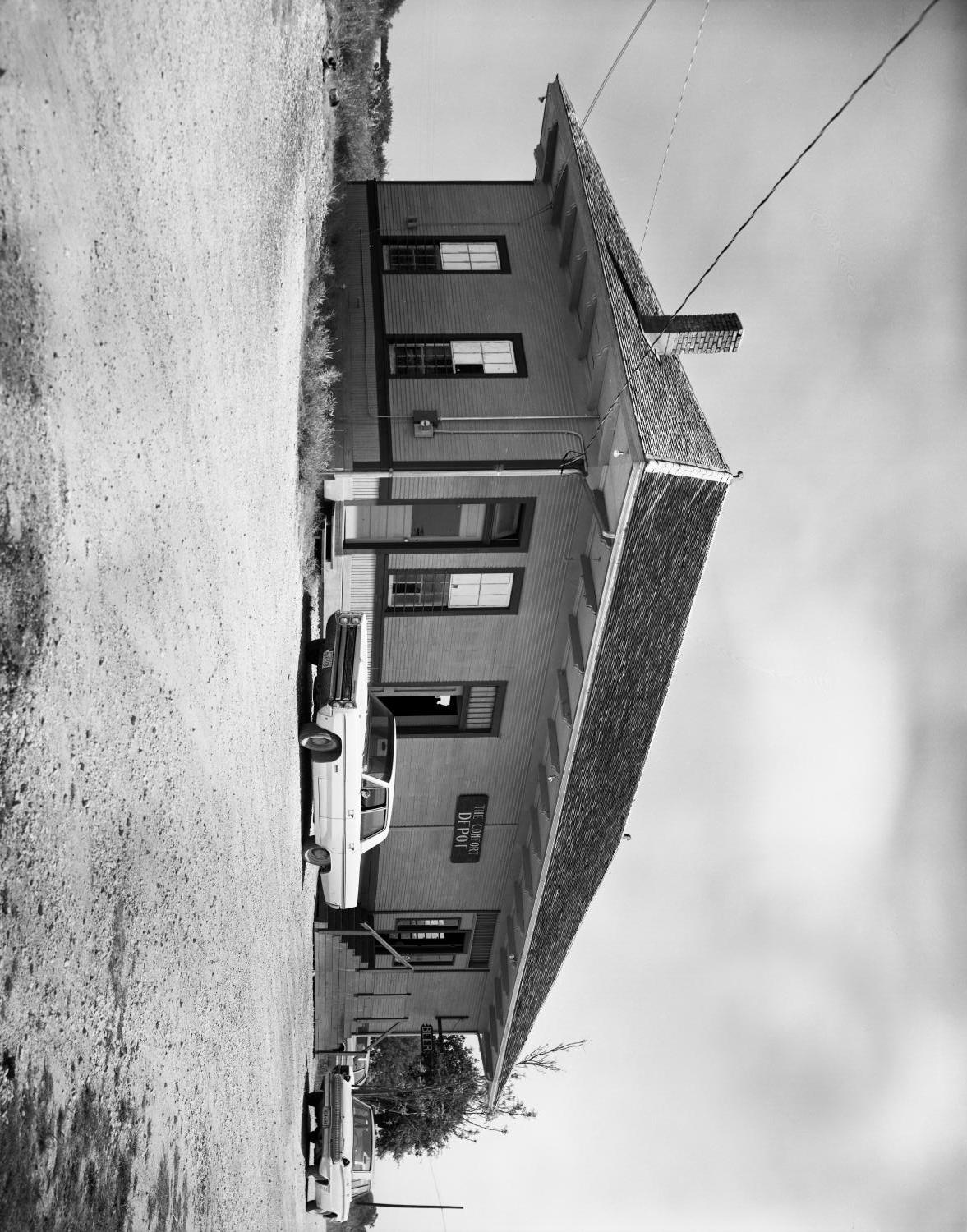 [South Pacific Railroad Depot, (South oblique)]
                                                
                                                    [Sequence #]: 1 of 1
                                                