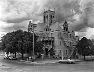 [Comal County Courthouse (New Braunfels Plaza), (Northeast oblique)]