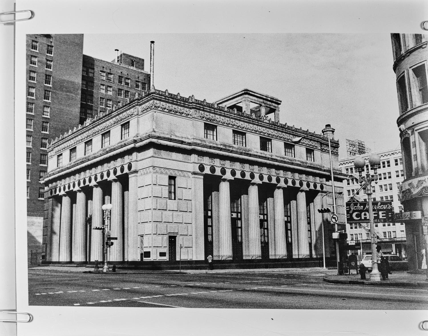 Первые банки в мире. Franklin National Bank. Карточка Franklin National Bank. Franklin National Bank первая карта. Банк 1980.