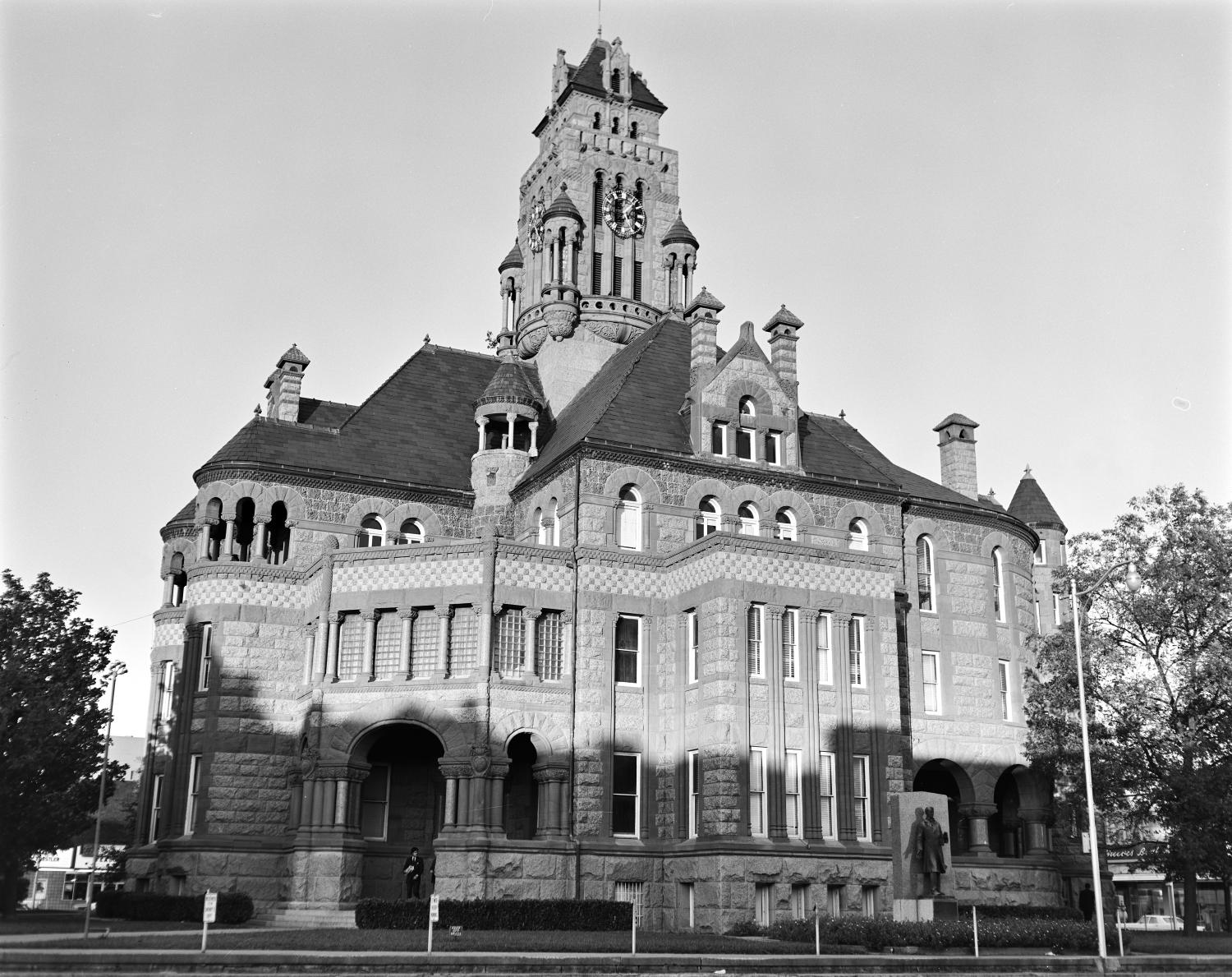 Ellis County Courthouse (Southwest oblique) The Portal to Texas
