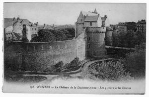 Primary view of object titled '[Postcard of the Château of Duchess Anne]'.