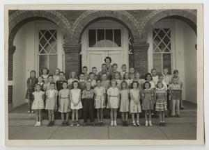 Primary view of object titled '[Photograph of Third and Fourth Grade Students]'.