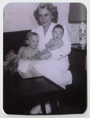 Primary view of object titled '[Photograph of Bess Wittman with her Grandchildren]'.