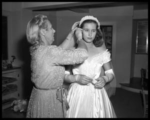 Baker Folse Wedding - Mother adjusts Bride's Veil