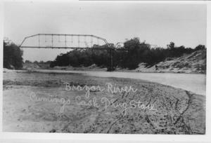 [Tracks in the mud near the Brazos River Bridge at Rosenberg]