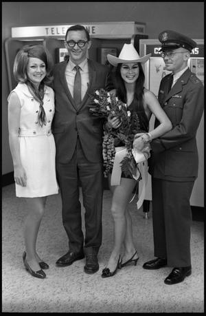 [Photograph of Bebe Louie and Airmen]