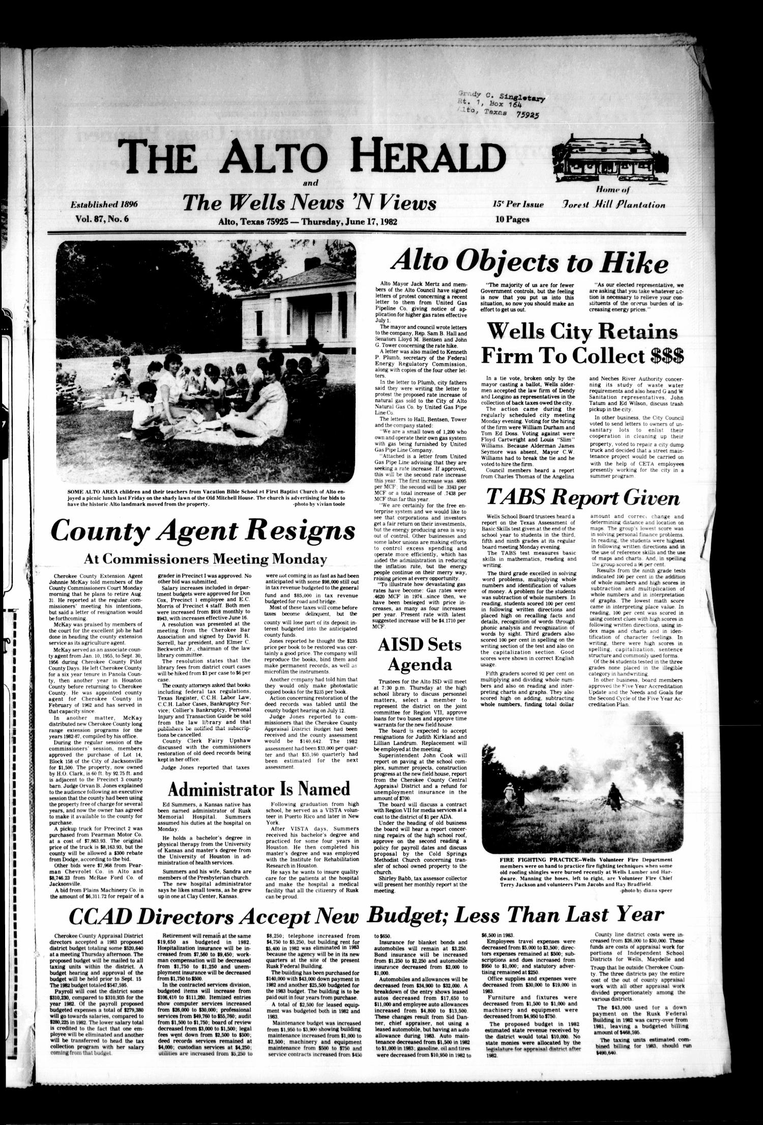 The Alto Herald and The Wells News 'N Views (Alto, Tex.), Vol. 87, No. 6, Ed. 1 Thursday, June 17, 1982
                                                
                                                    [Sequence #]: 1 of 10
                                                