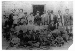 Schoolchildren in Ruidosa, Texas in 1904