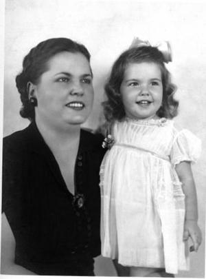 [Photograph of Mrs. Tom Booth (Agnes) and daughter Helen]