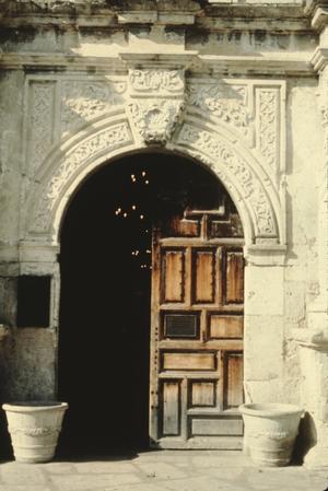 [Alamo, (door)]