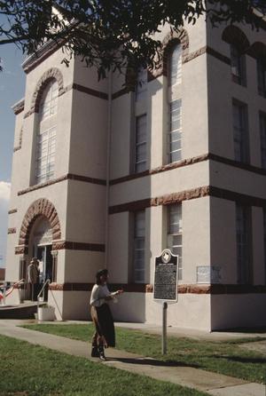 Primary view of object titled '[Karnes County Courthouse]'.